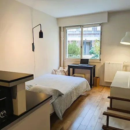 Quiet On Garden - St Ambroise Apartment Paris