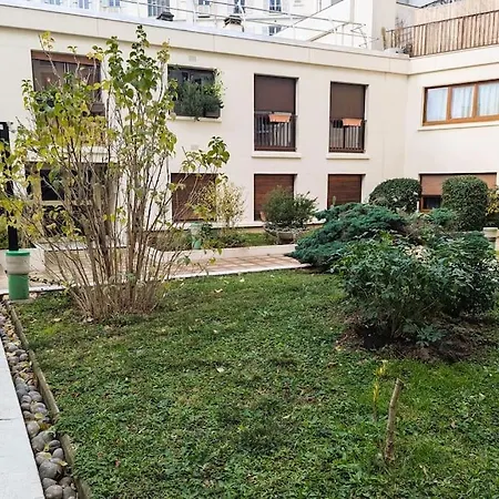 Quiet On Garden - St Ambroise *